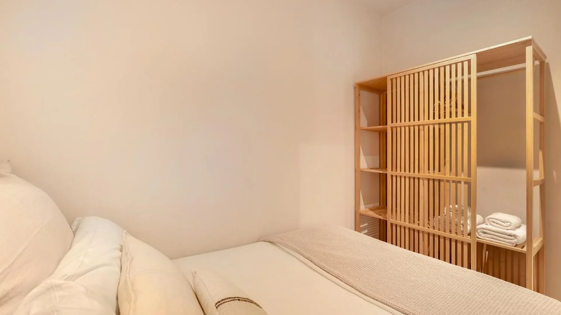 C211 Barcelona Apartments