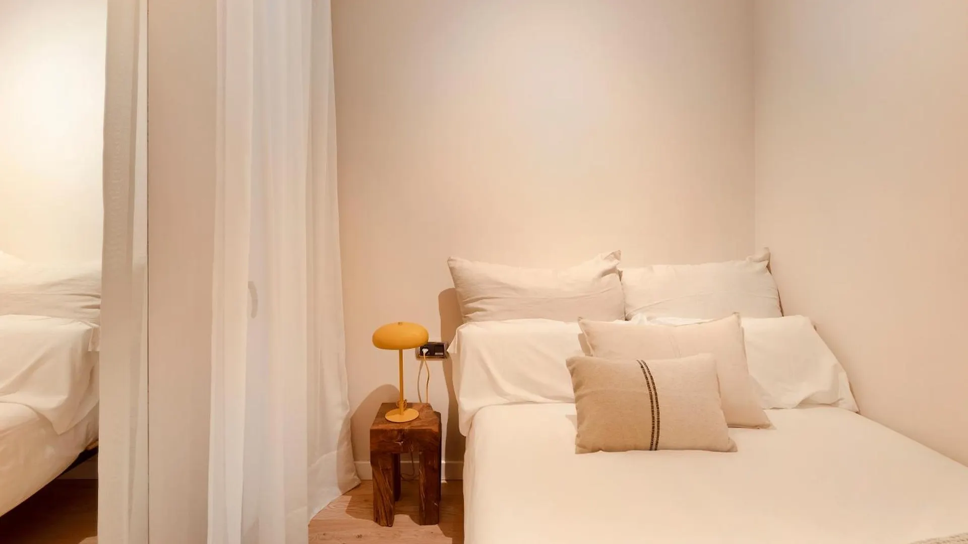 C211 Barcelona Apartments