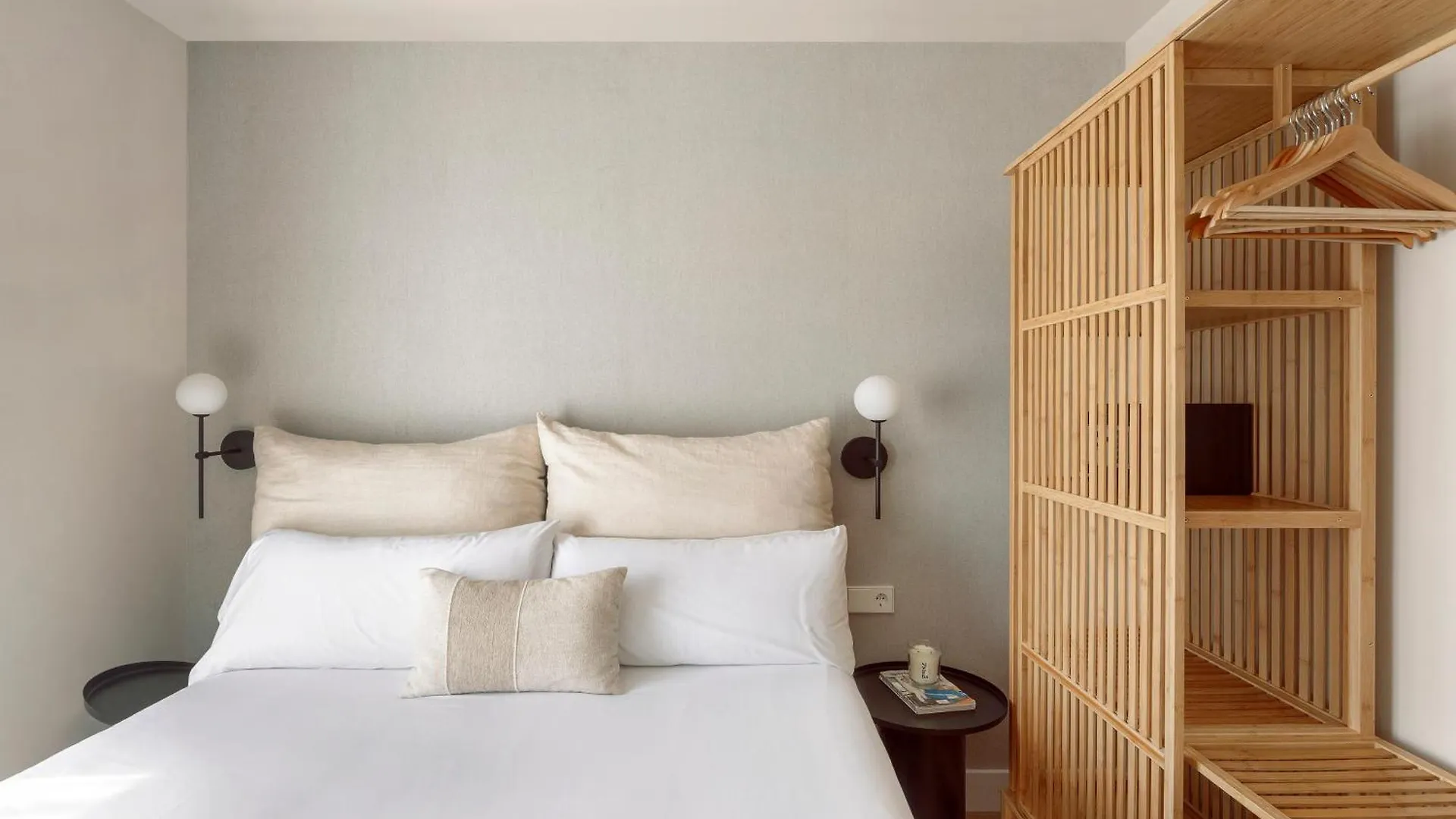 C211 Barcelona Apartments