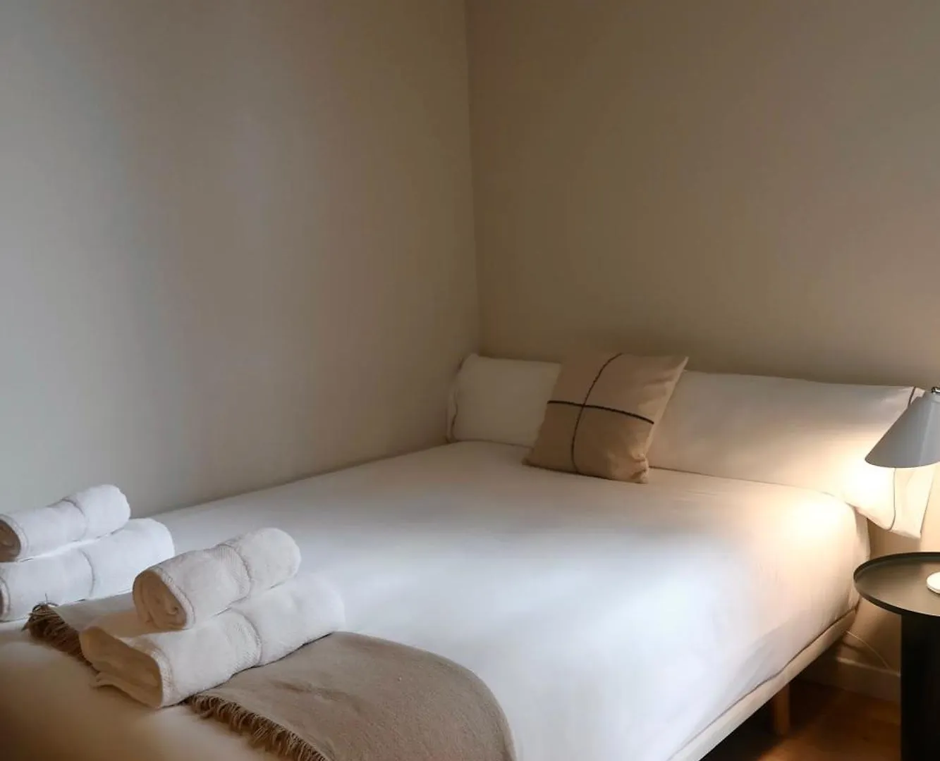 C211 Barcelona Apartments