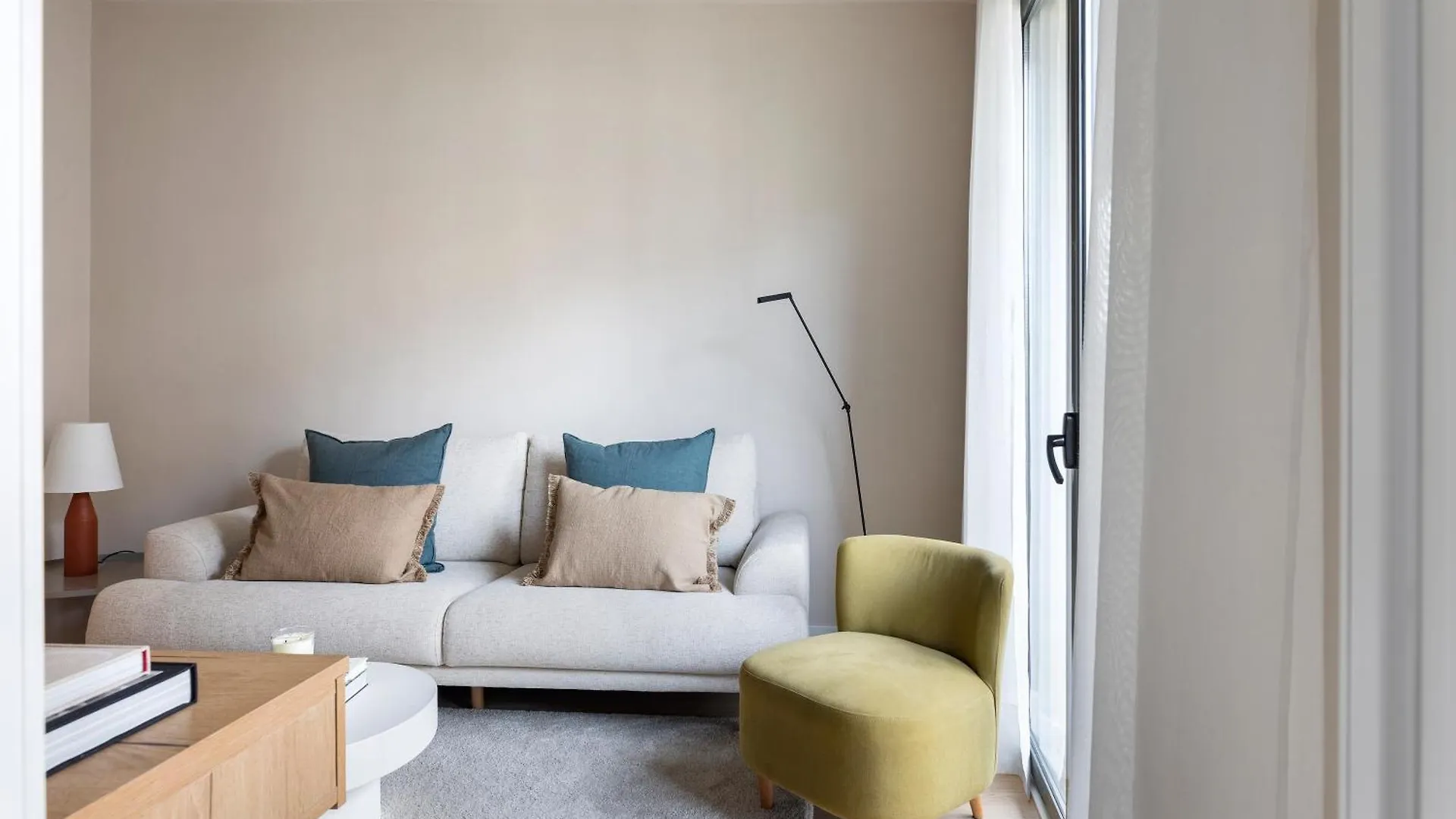 C211 Barcelona Apartments