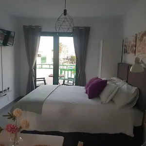 https://apartamentos-tahiche.in-canary-islands.com