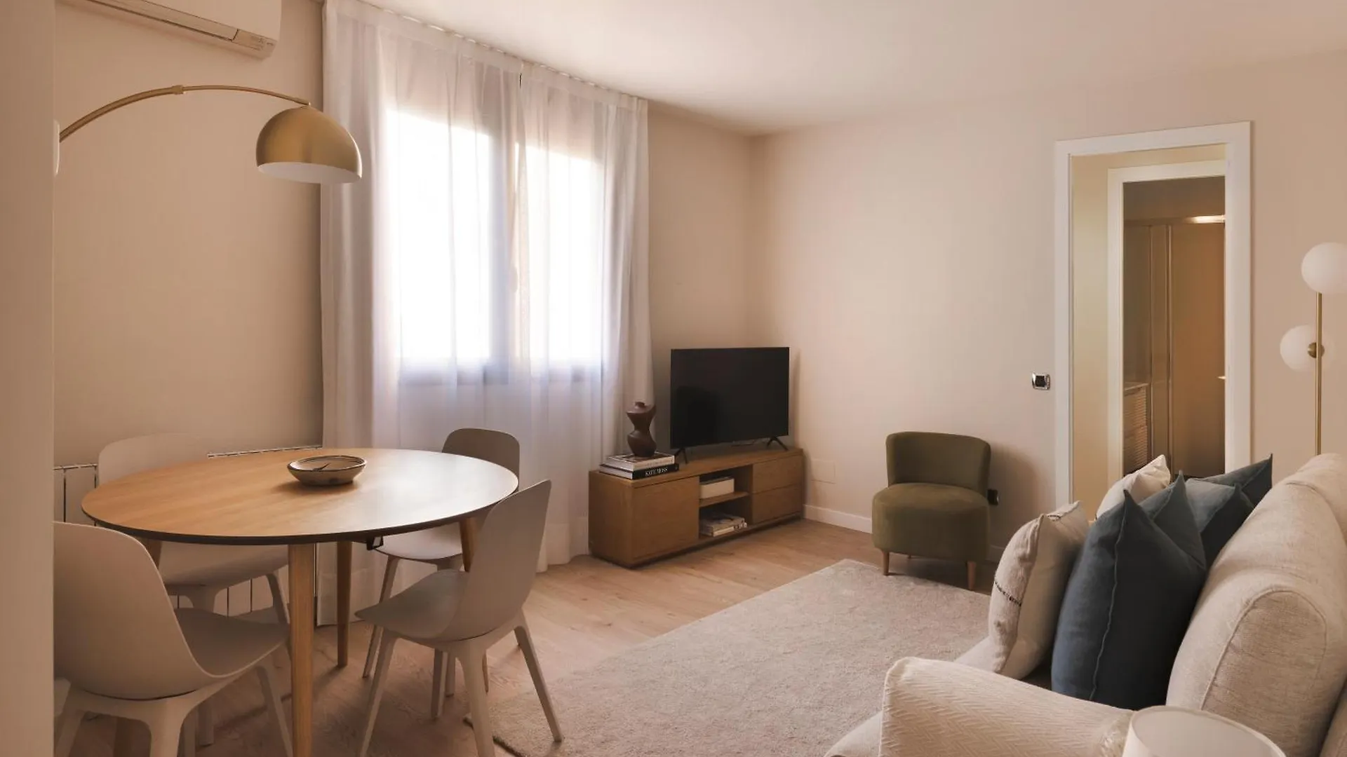 C211 Barcelona Apartments
