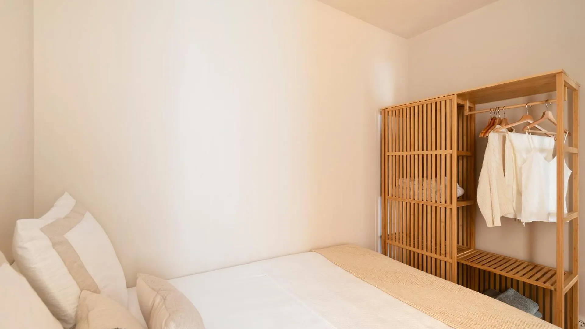 C211 Barcelona Apartments