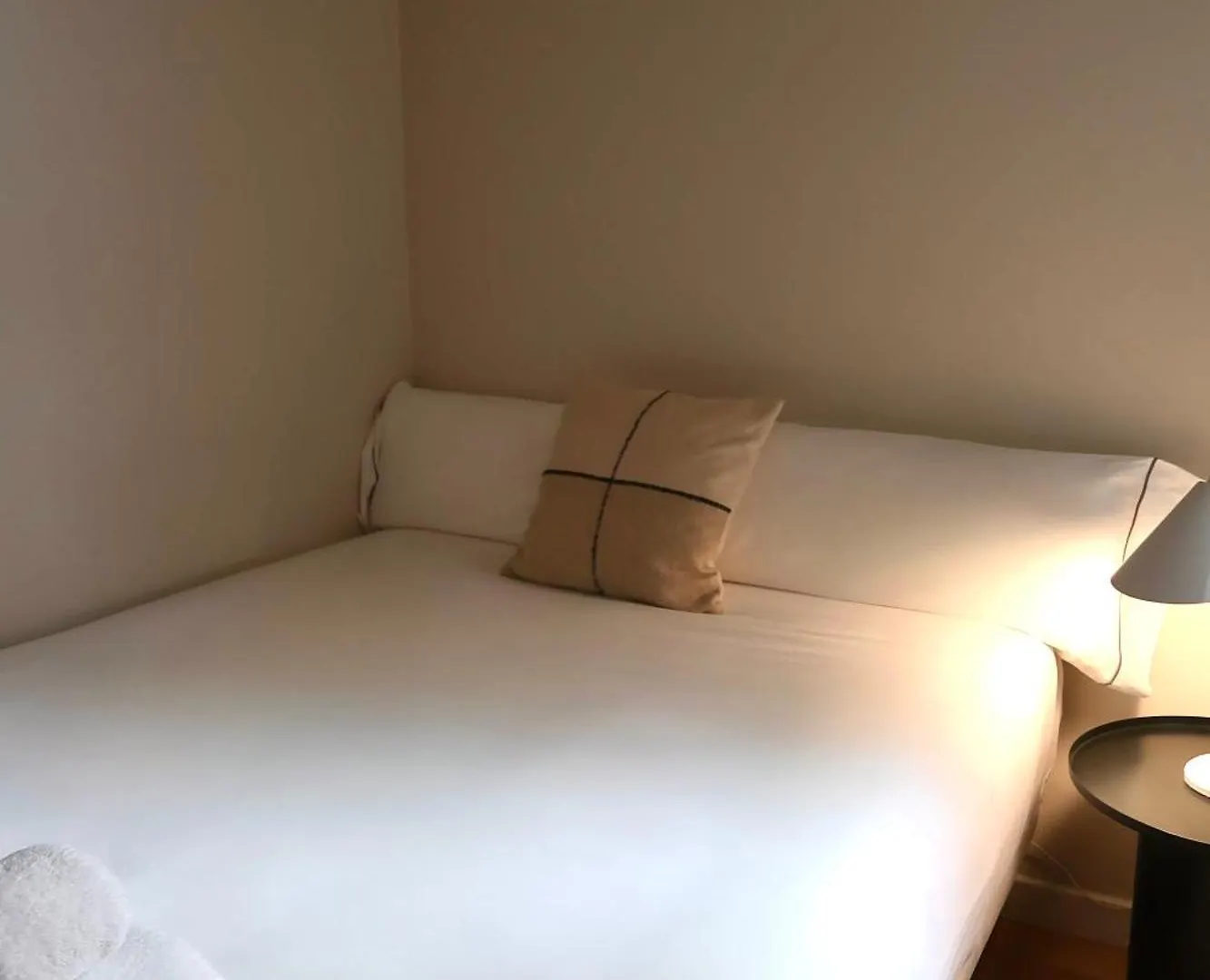 C211 Barcelona Apartments